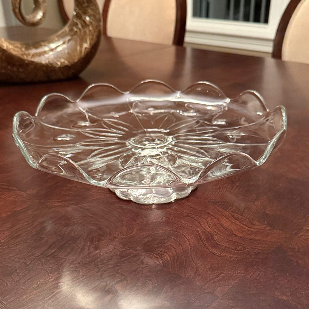 Source Unknown Vintage Elegant Glass Dessert Stand